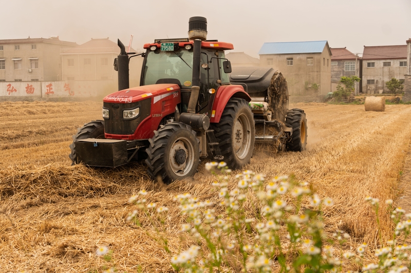 安徽宿州：秸秆离田综合利用“打包”忙