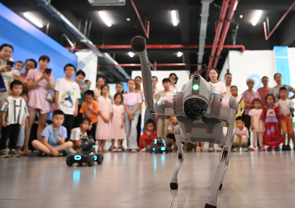 广西河池：科技馆里体验科技魅力