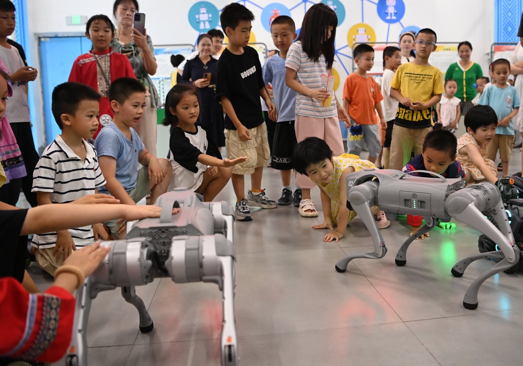 广西河池：科技馆里体验科技魅力