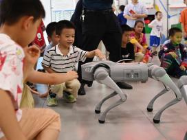 广西河池：科技馆里体验科技魅力