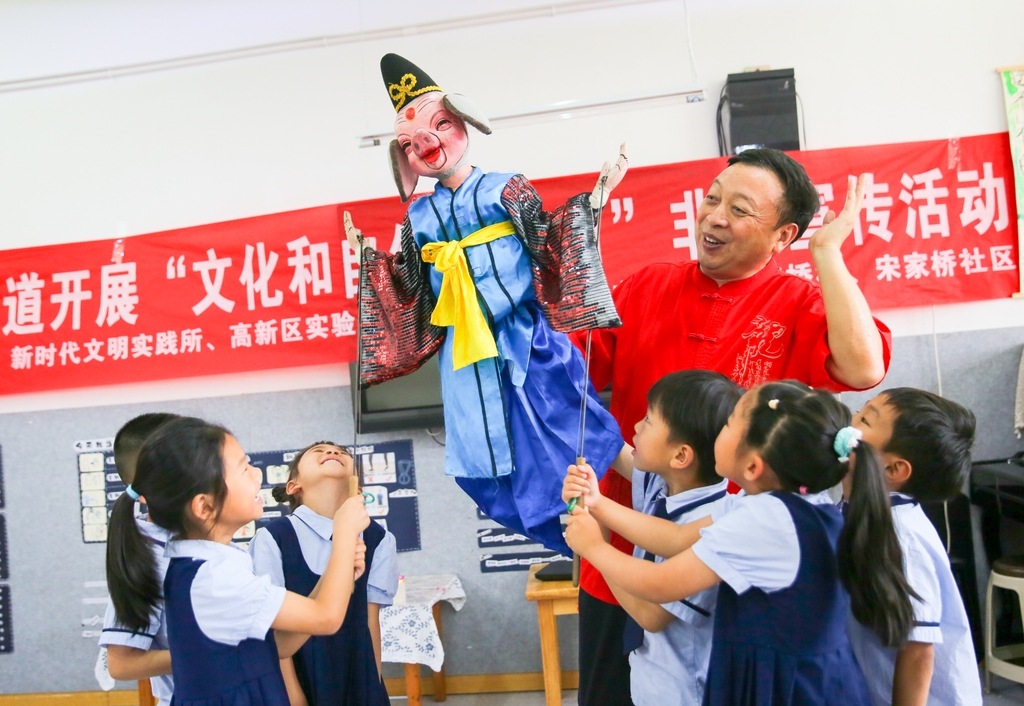 江苏如皋：萌娃体验“非遗”