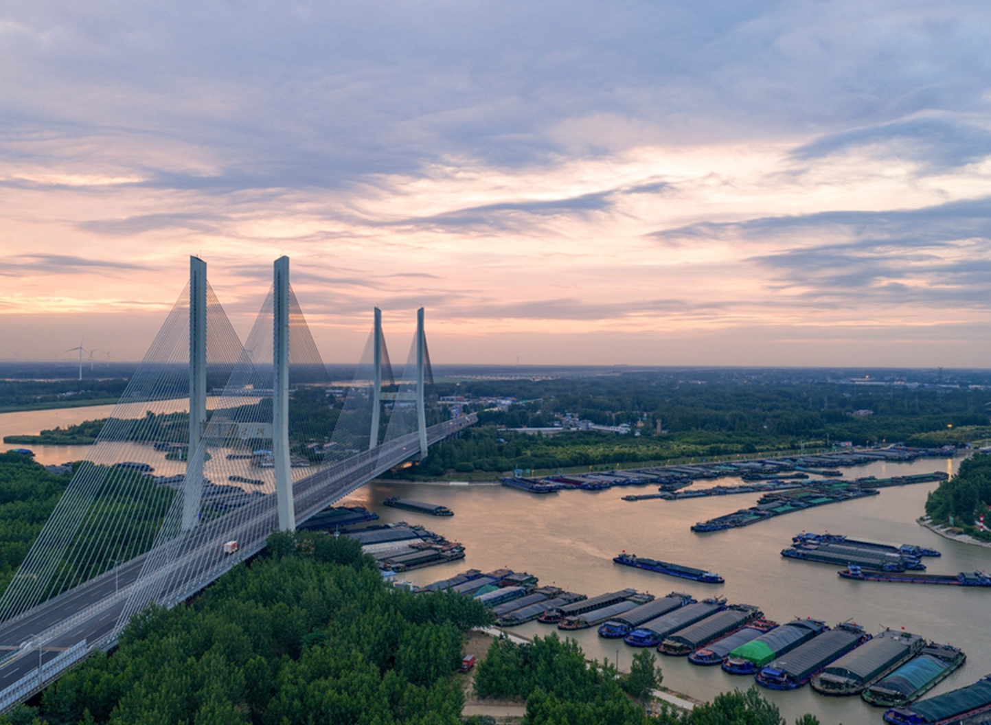 江苏淮安：京杭大运河运输忙