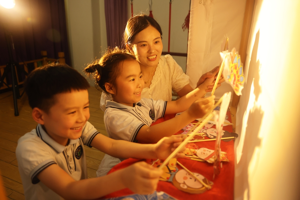 浙江德清：光彩皮影 活力校园