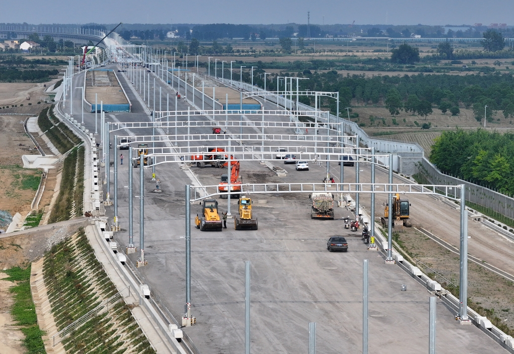 安徽亳州：阜淮铁路蒙城站加紧施工