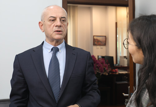 格鲁吉亚驻华大使:巴阿达·卡岚达泽