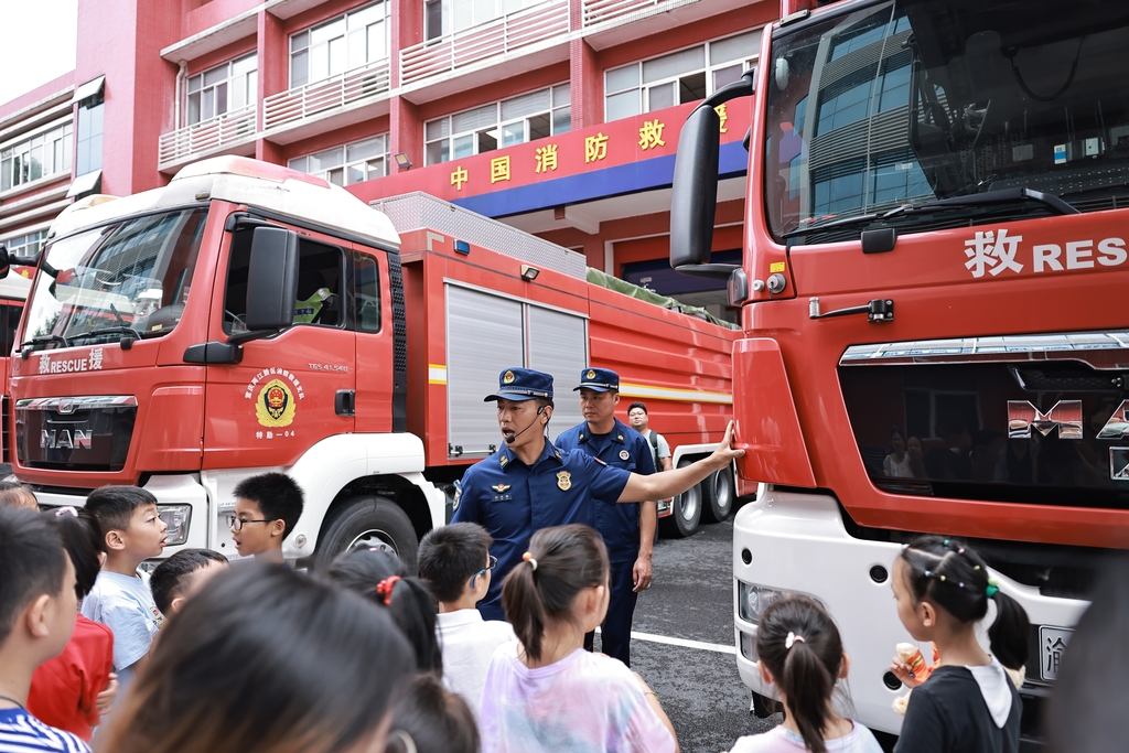 重庆：消防体验“零距离”