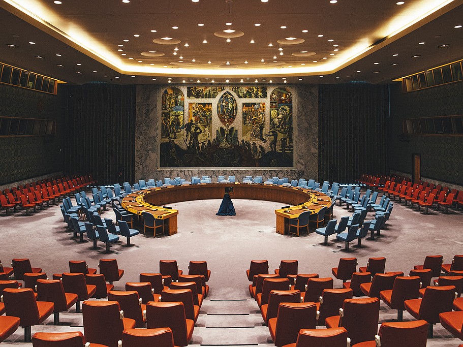 中国代表在联合国安理会谴责美国袭击伊朗