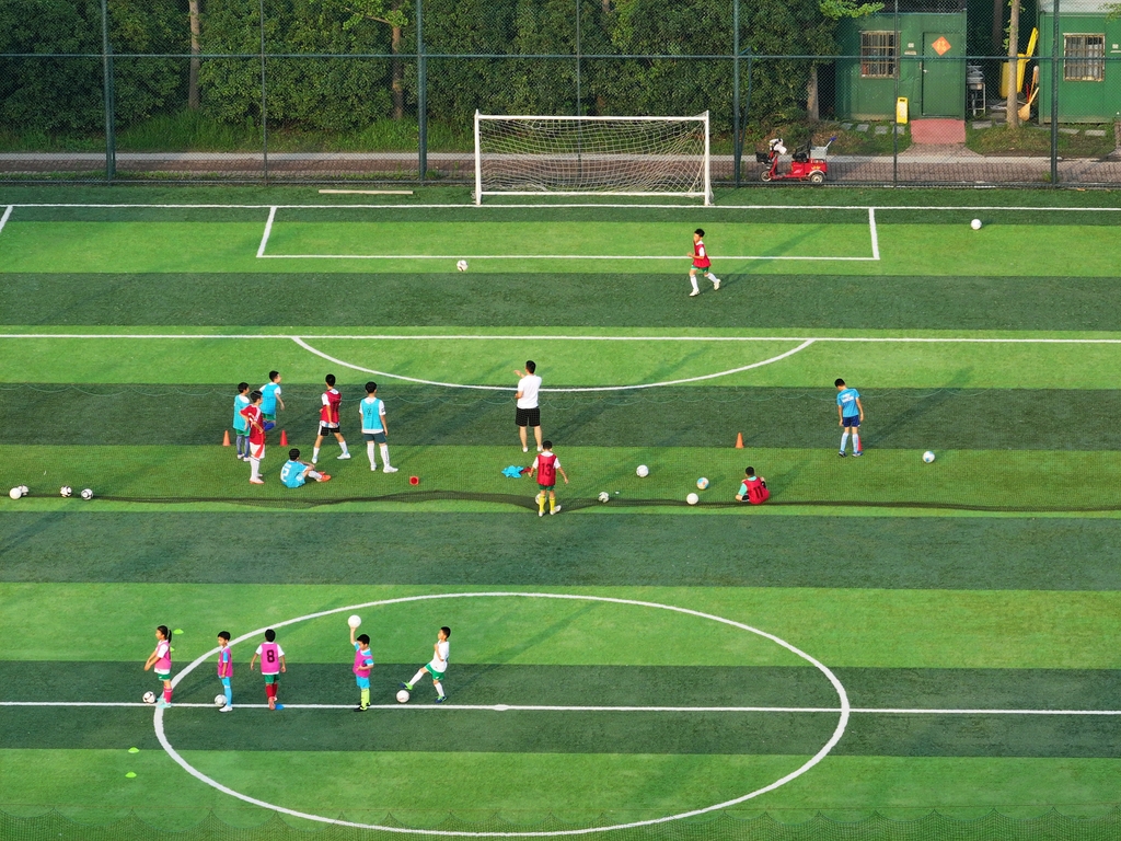 江苏扬州：“苏超”点燃夏日足球热情