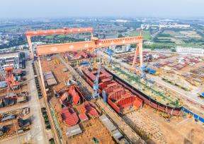 江苏扬州：船企建造忙