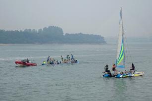 山东青岛：海上运动项目受游客青睐