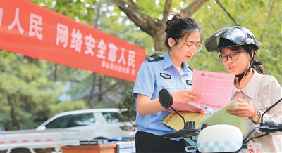 网上“砖家”谁来管？（“融”观中国）