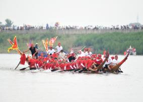 安徽马鞍山：六月六赛龙舟