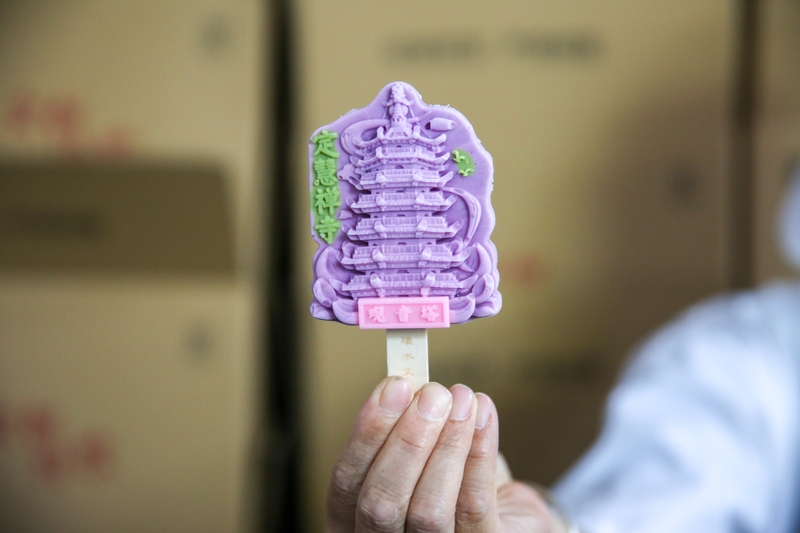 江苏如皋：文创冰淇淋生产忙