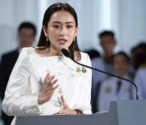 泰国宪法法院决定暂停佩通坦总理职权