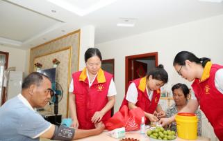 重庆：情系老党员 巡诊暖人心