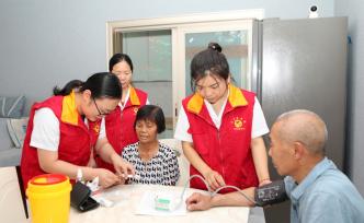 重庆：情系老党员 巡诊暖人心