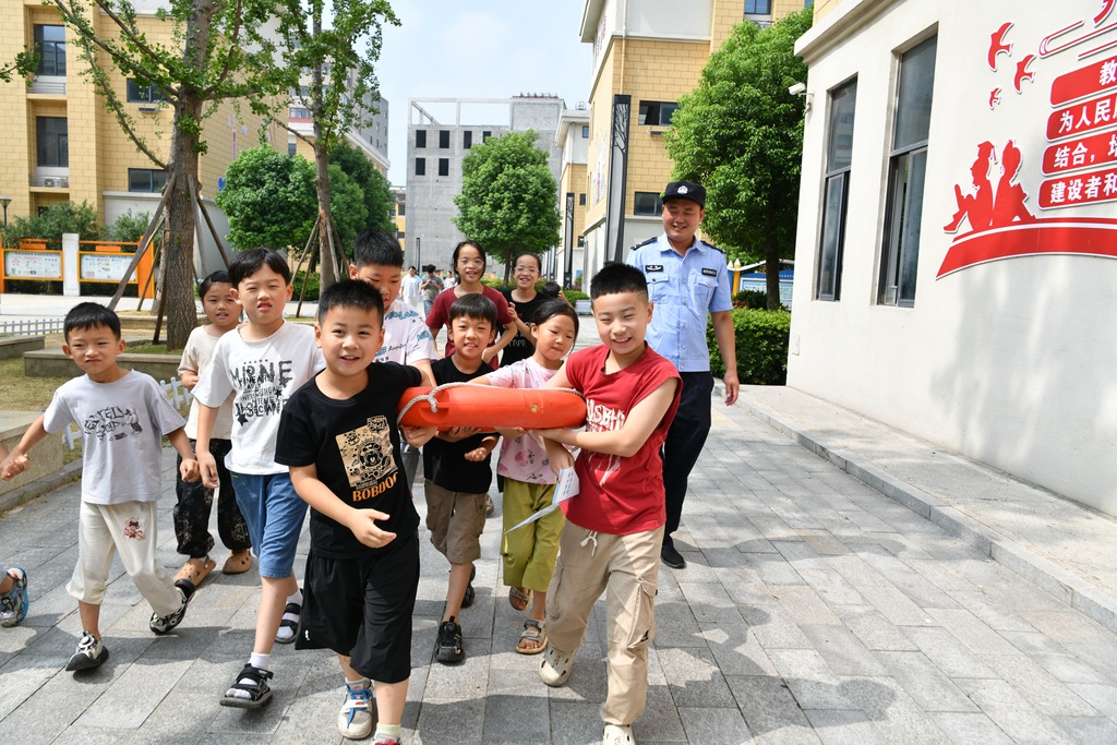 安徽阜阳：暑期托管班学防溺水知识
