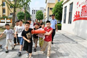 安徽阜阳：暑期托管班学防溺水知识