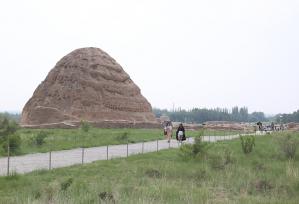 “西夏陵”申遗成功 引游人参观