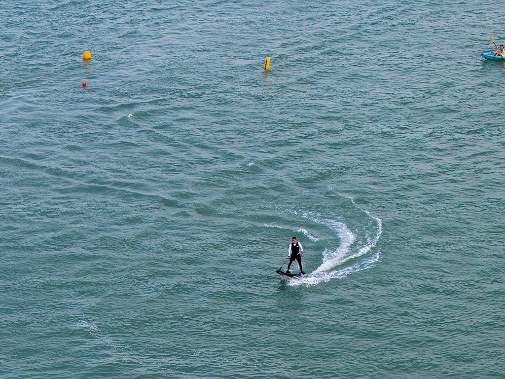 安徽淮北：水上运动爱好者体验亲水项目