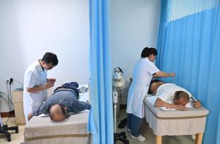 浙江金华：市民三伏天趁热“冬病夏治”