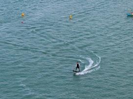 安徽淮北：水上运动爱好者体验亲水项目