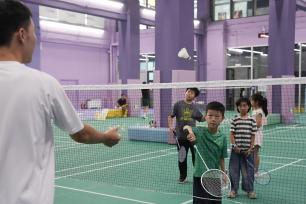 北京：小朋友运动场上过暑假