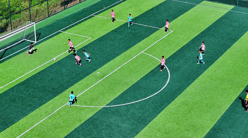 江西定南：足球小将齐聚参加夏季训练营