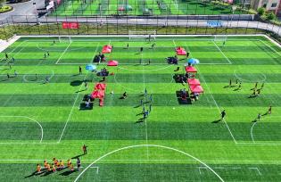 江西定南：足球小将齐聚参加夏季训练营