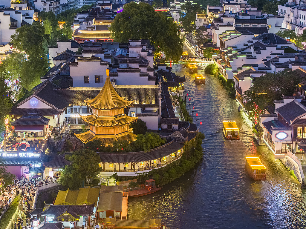 南京夫子庙迎旅游高峰 游人如织