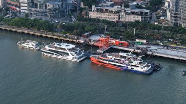 全国首艘纯电海上客船停泊厦门码头