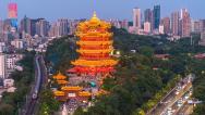 武汉：游人夜上黄鹤楼 感受荆楚文化魅力
