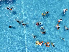 贵州黔西：市民夏日戏水享清凉