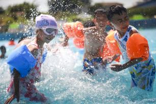 贵州黔西：市民夏日戏水享清凉