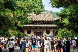 山西太原：众多游客参观晋祠博物馆