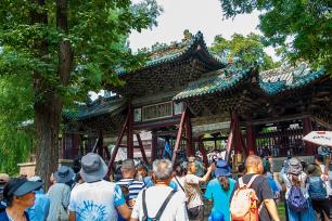 山西太原：众多游客参观晋祠博物馆