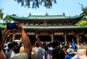 山西太原：众多游客参观晋祠博物馆