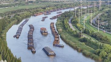 京杭大运河夏季运输忙