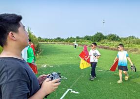 江苏镇江：小飞手暑假学航模