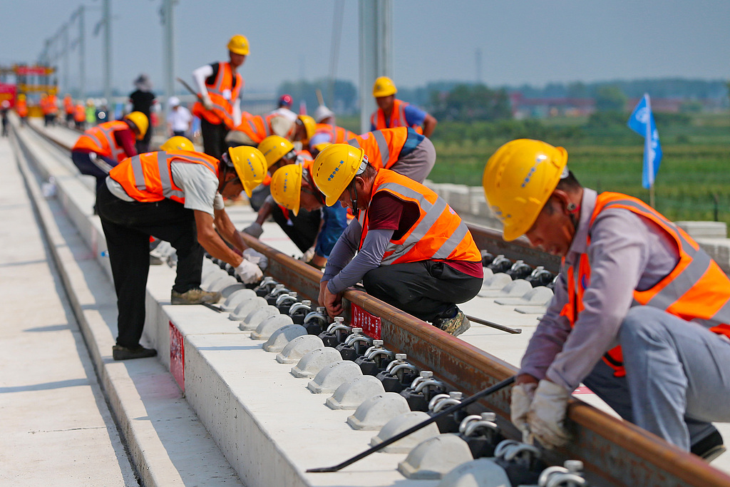 安徽淮北：淮宿蚌城际铁路全线铺轨