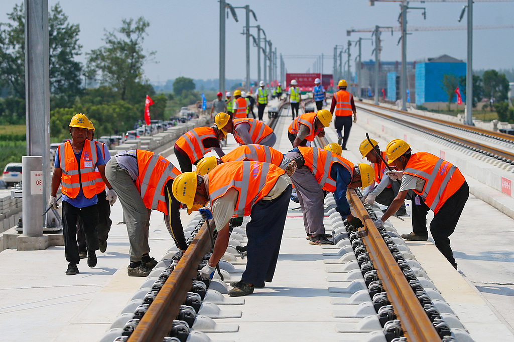 安徽淮北：淮宿蚌城际铁路全线铺轨