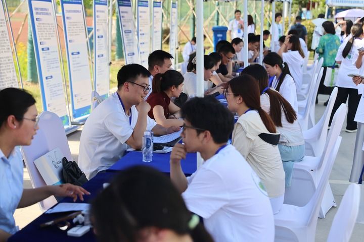 保持战略定力 集中精力办好自己的事——各地区各部门奋力打好“十四五”规划收官战