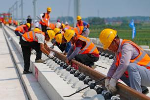 安徽淮北：淮宿蚌城际铁路全线铺轨