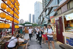 成都：外籍运动员感受市井烟火气