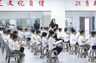 江西瑞昌：学生暑期体验采茶戏