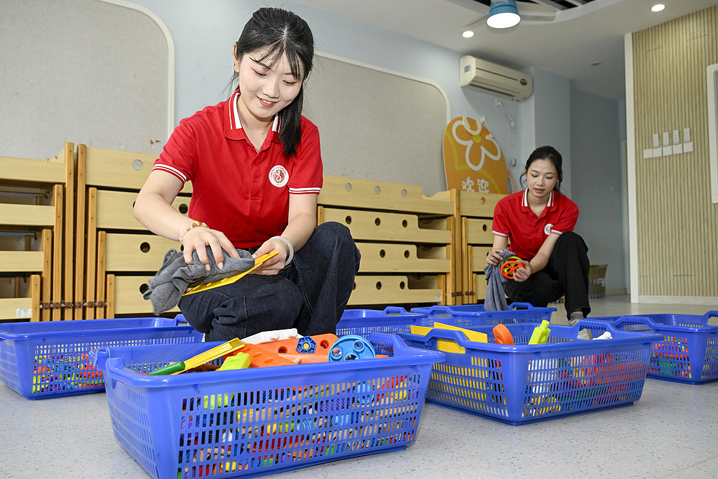 安徽合肥：教职工布置校园迎接开学