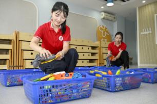 安徽合肥：教职工布置校园迎接开学