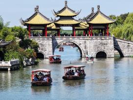 江苏扬州：暑期临近尾声 瘦西湖旅游热度不减