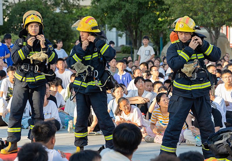 湖北襄阳：消防安全进校园