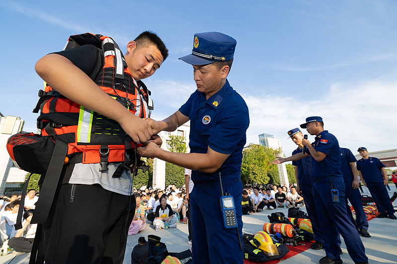 湖北襄阳：消防安全进校园